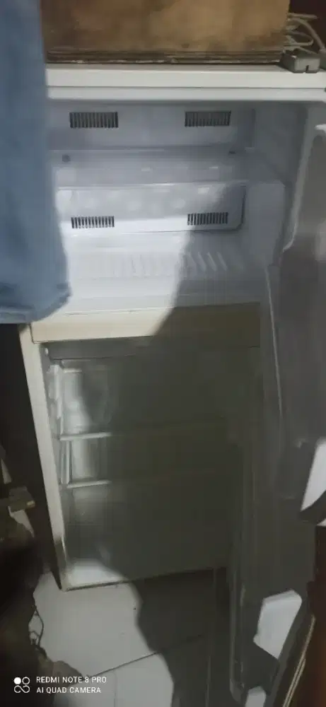 Jual kulkas sharp 2pintu dingin beku rak lengkap