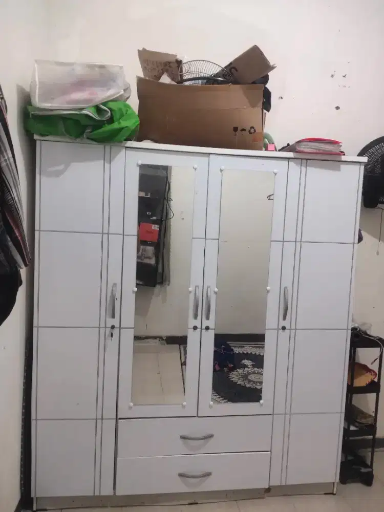 Dijual lemari 4 pintu
