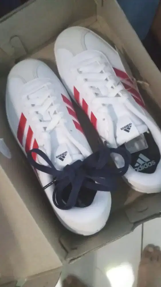 Jual sepatu Adidas vl court 3.0 red strip