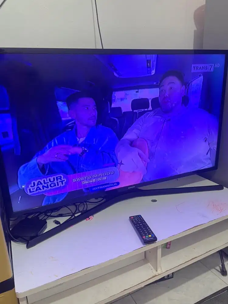 TELEVISI SAMSUNG 40 INCH FULL HD FLAT TV SERI UA40M5000AK