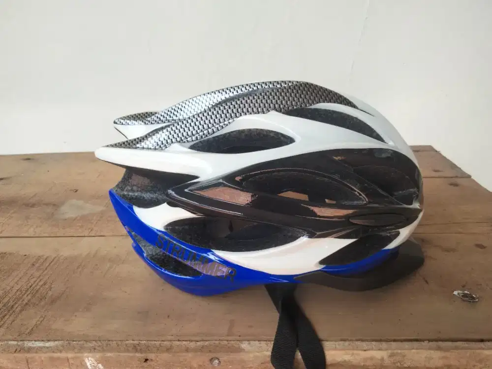 Helm sepeda strummer