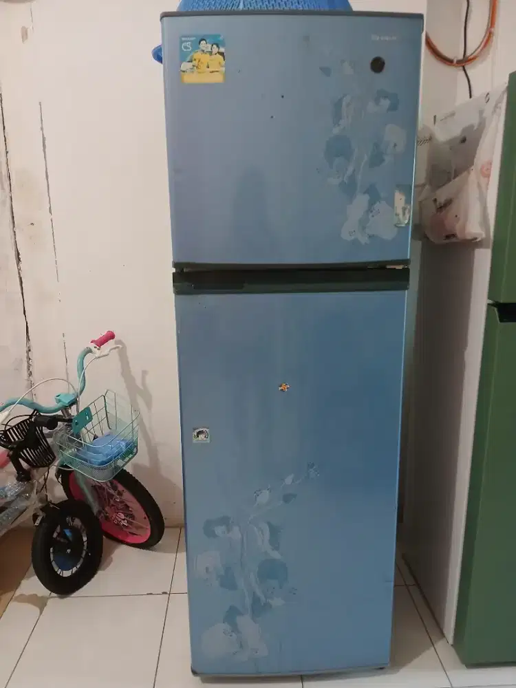 Kulkas Sharp Freezer tidak beku