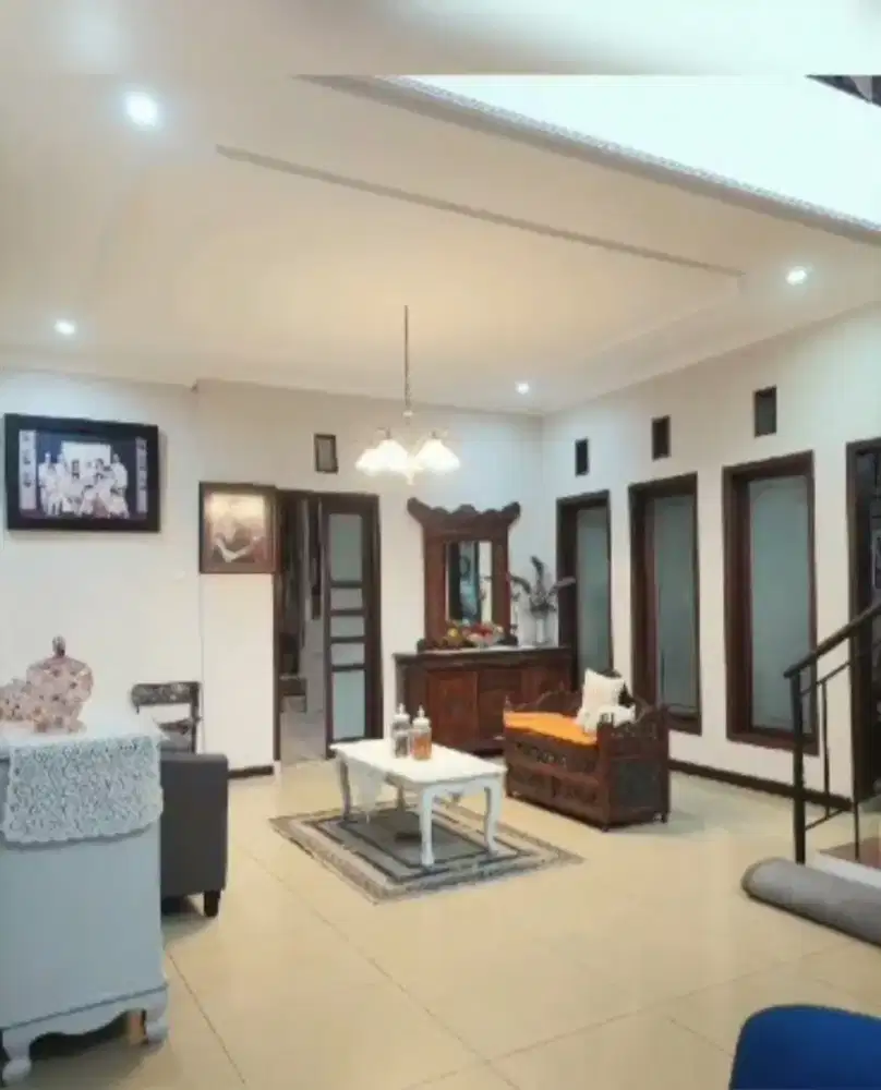Dijual cepat Hunian 5 kamar di Antapani dekat pusat Bisnis & Sekolah