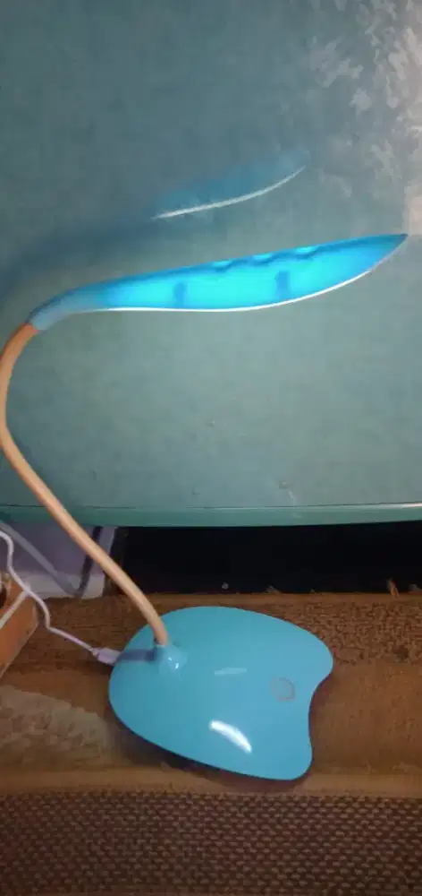 Lampu meja belajar