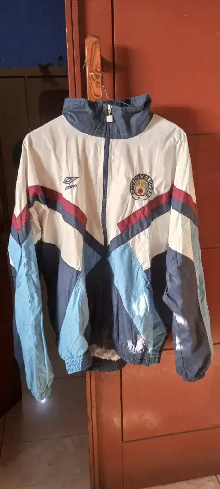 Sweater bola merek Umbro iriginal