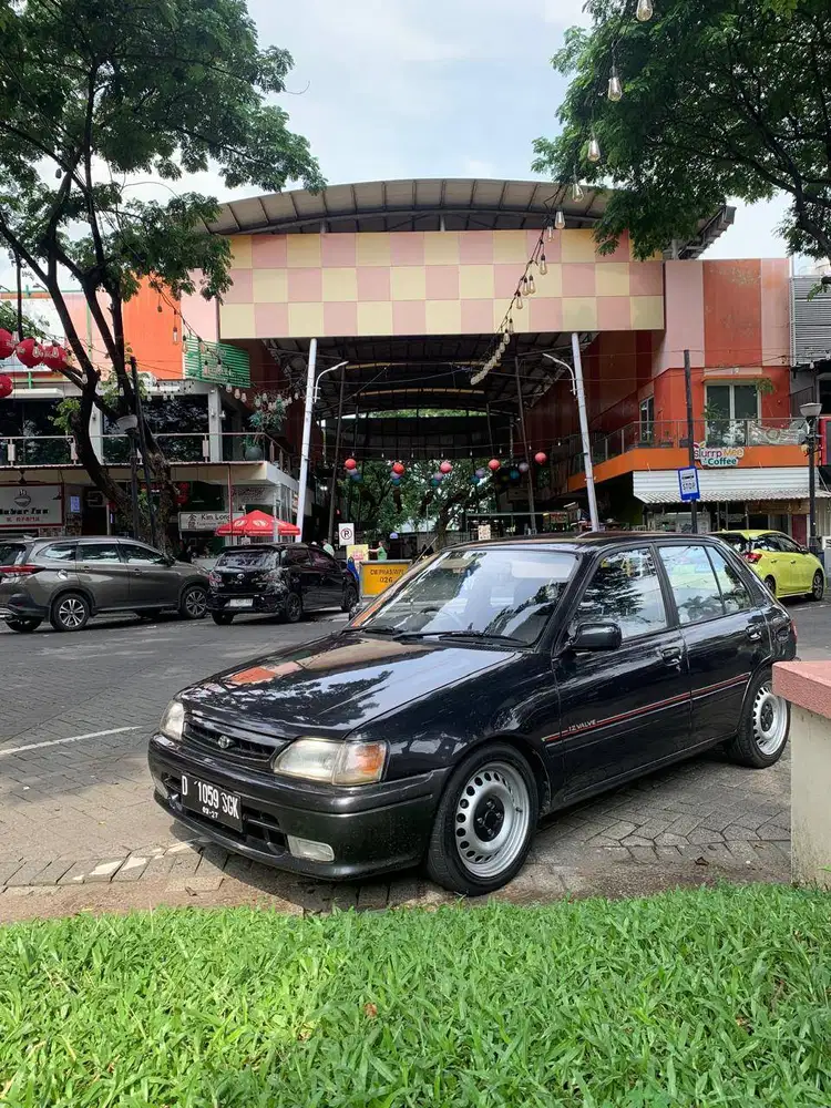 TOYOTA STARLET 1.3 SEG MT 1995 HITAM
