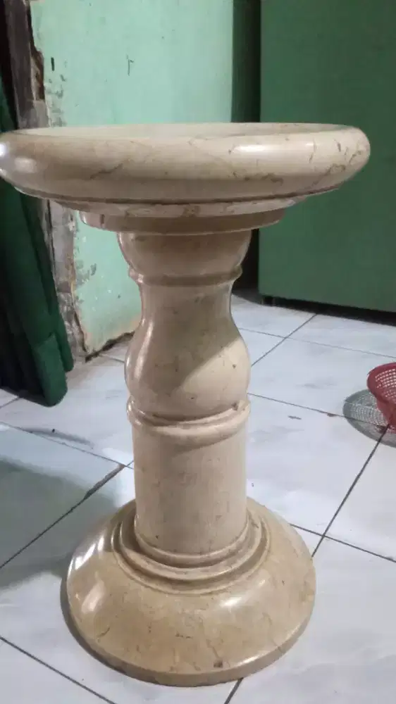 meja makan marmer