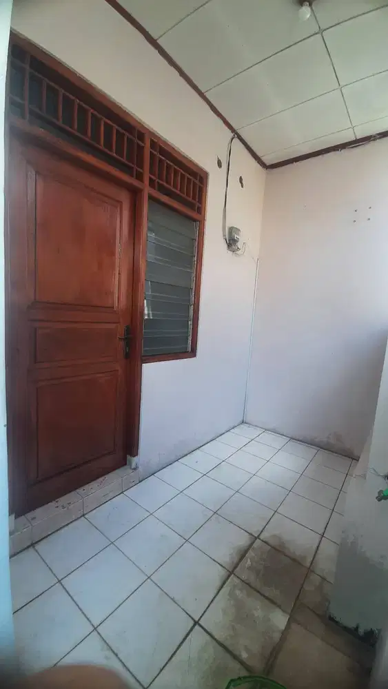 Dikontrakan Rumah 2KT, 1KM, Dapur, R. Tamu, Teras. Lokasi strstegis
