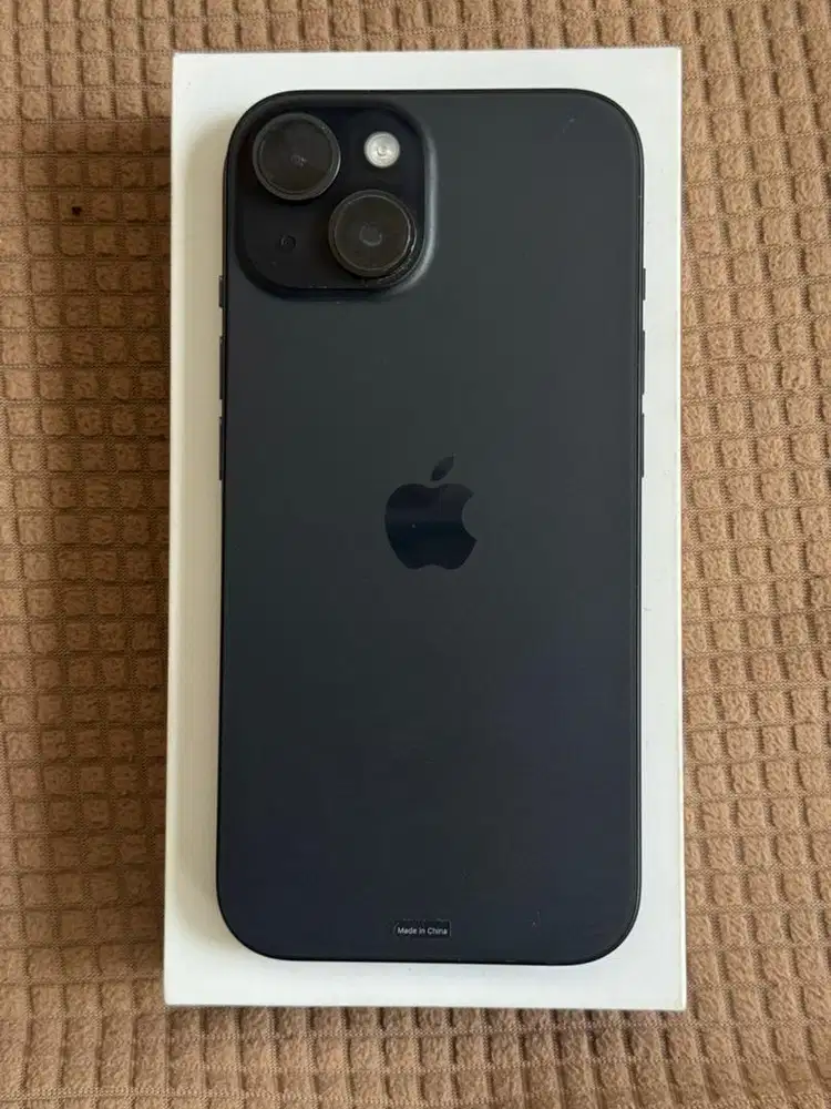 Iphone 15 ibox 128gb hitam mulus