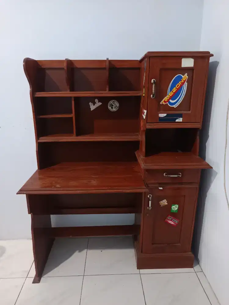 Meja belajar Jati