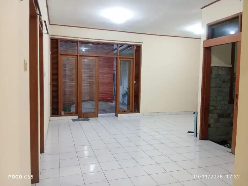 Rumah 1 Lantai Over Kontrak Bersih Siap Pakai di Komplek Antapani