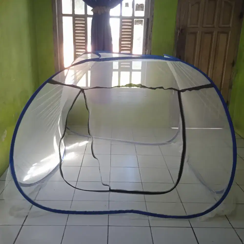 Kelambu tenda lipat polos panjang & lebar 150cm, tinggi 120 cm.