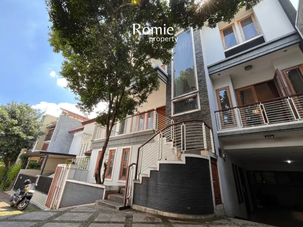 SEWA RUMAH CANTIK 3 LANTAI SEMI FURNISH PEJATEN BARAT JAKARTA SELATAN