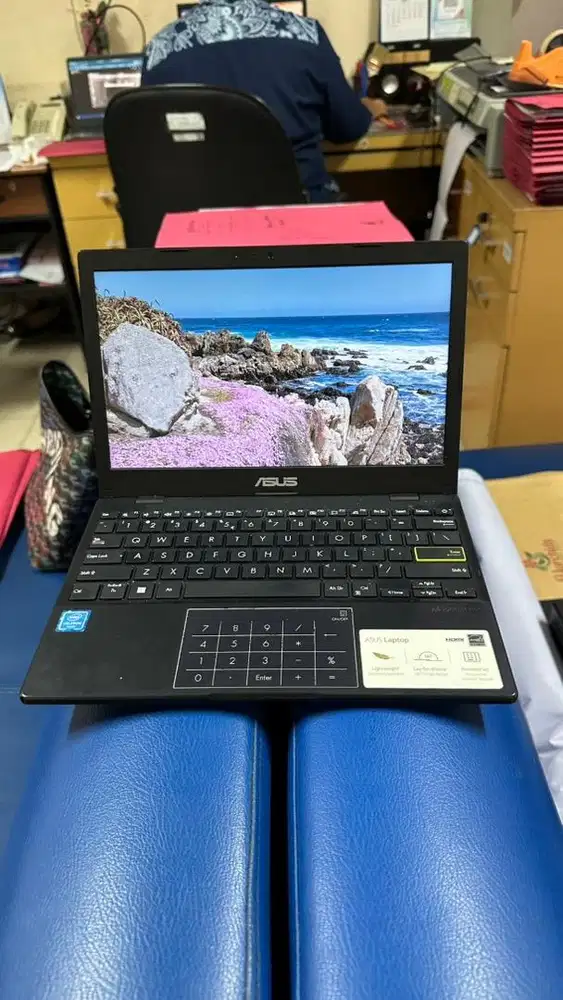 Notebooke Asus E210MA0