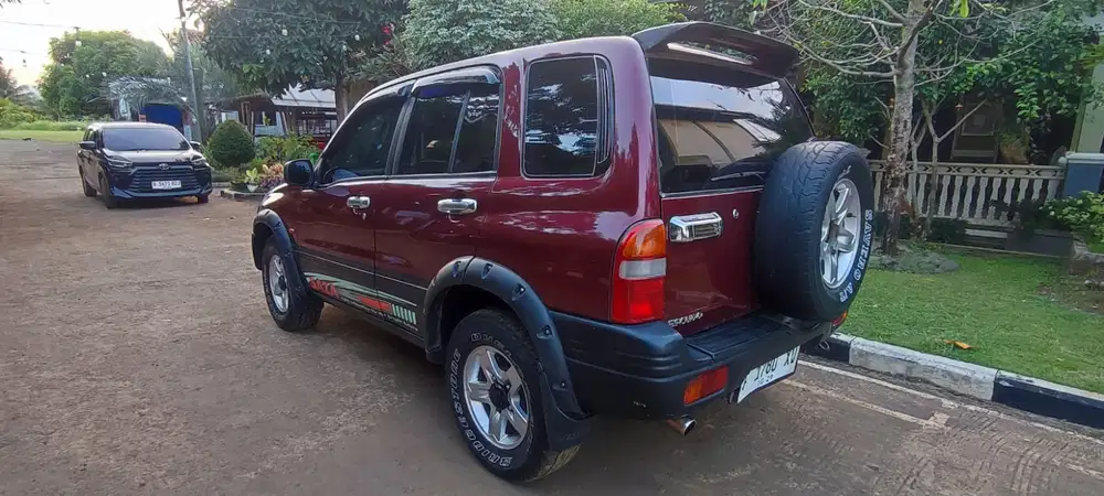 Jual Suzuki Escudo 2004 Bensin