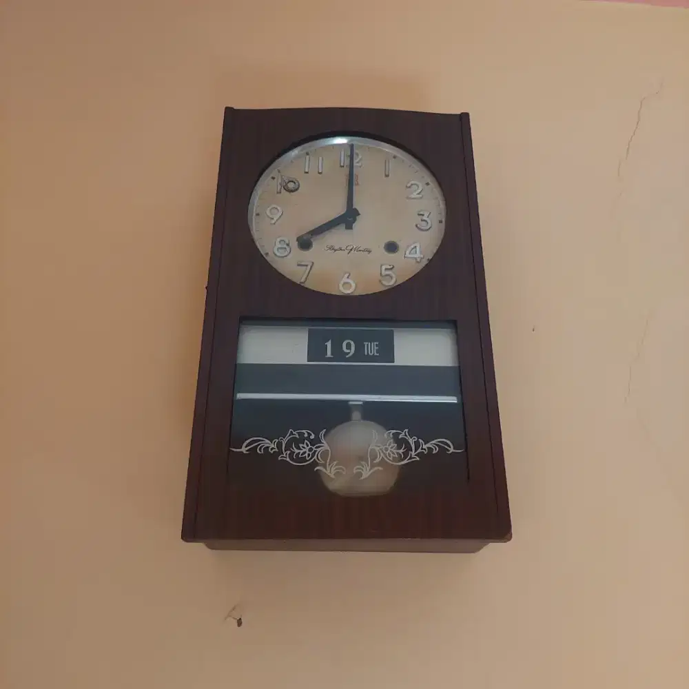 Jam dingding lama  bandul rhytm melody japan