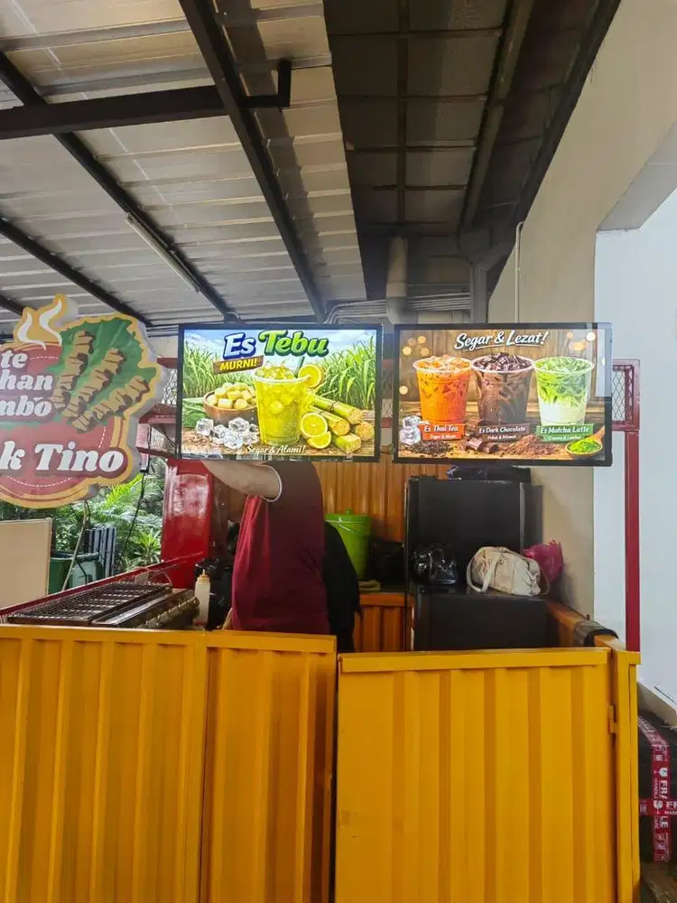 Penjaga Wanita Es Tebu Murni umur 18-25 tahun