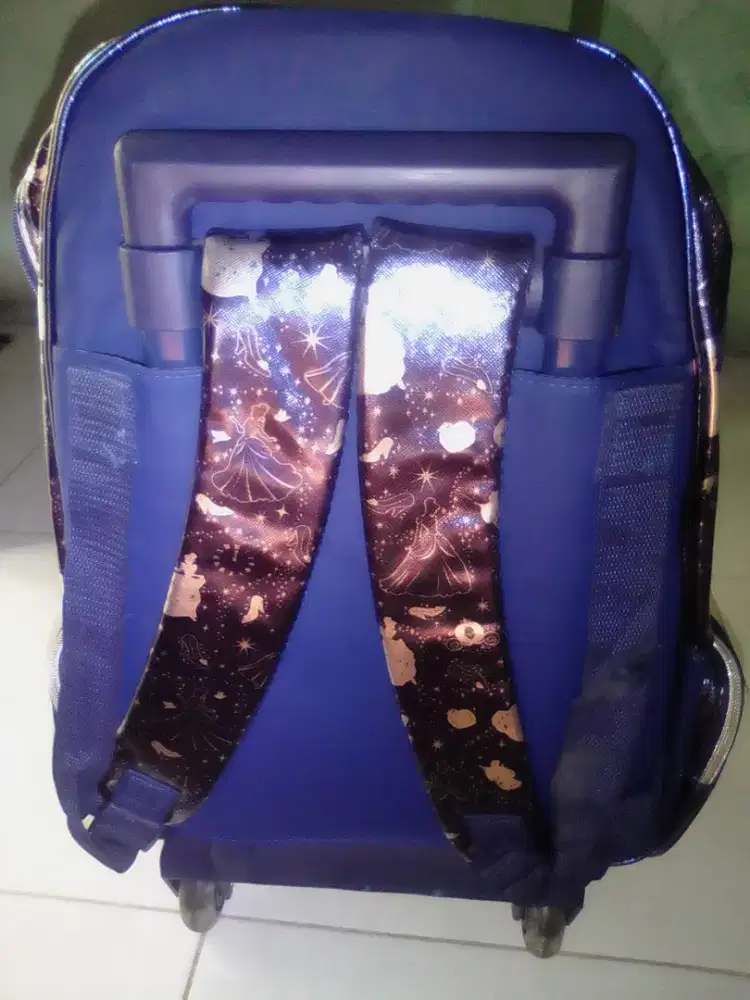 Tas Smiggle Disney dengan roda