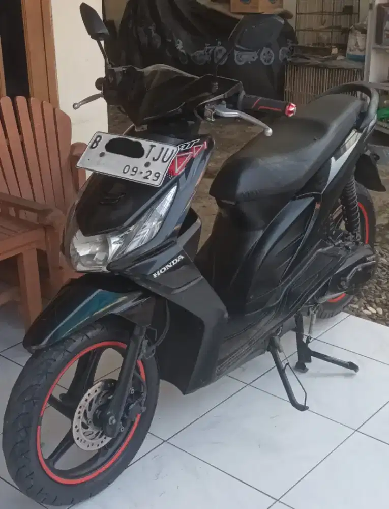 Honda Beat Karbu warna Hitam tahun 2011