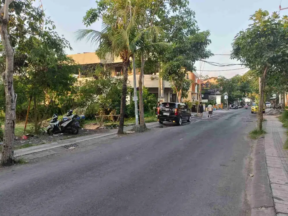Tanah Zona Pink di Jalan Utama Pantai Pererenan Bali