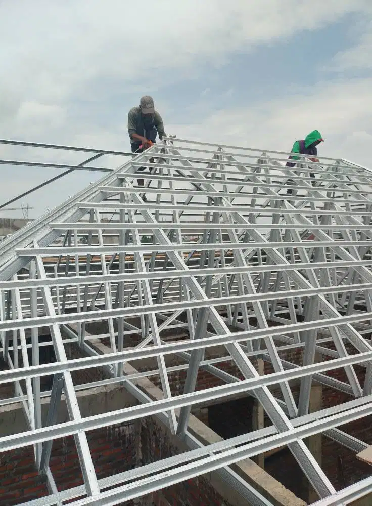 Spesialis Renovasi Atap Rumah Lapuk Dengan Baja Ringan UPVC ALDERON