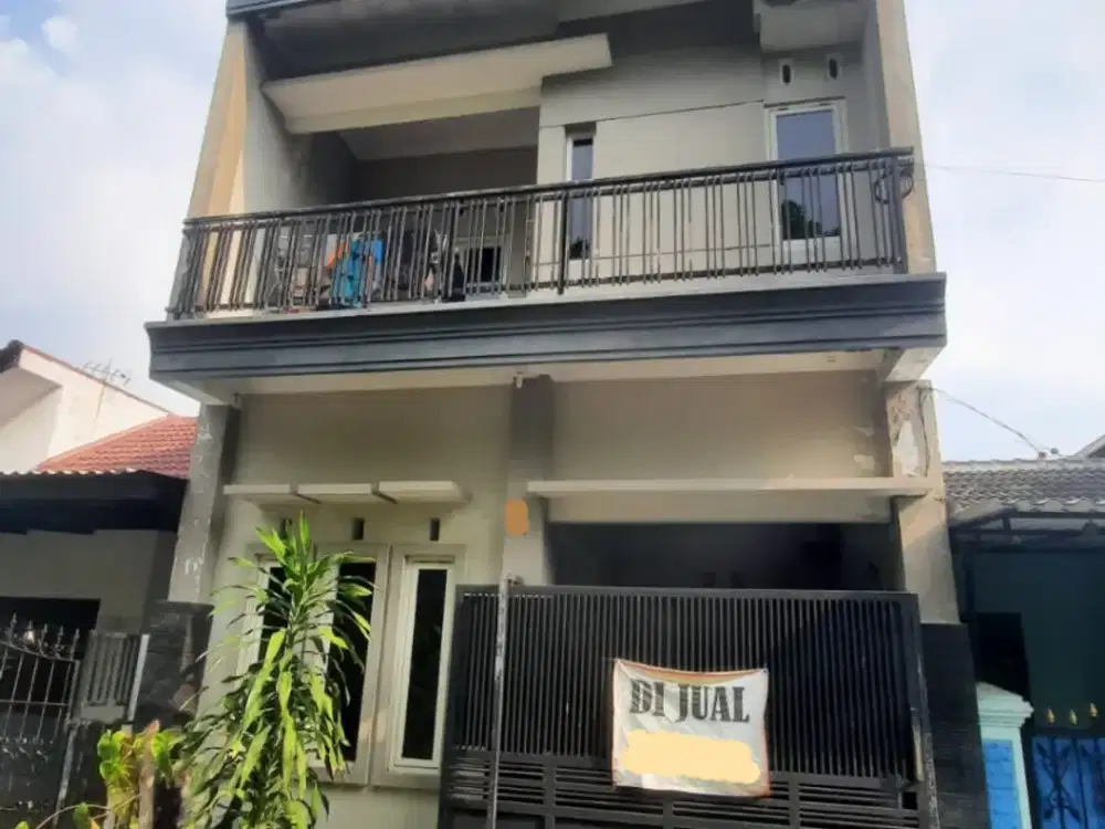 Rumah Minimalis 2 Lantai, Perum Puri Indah, Tengah Kota Sidoarjo