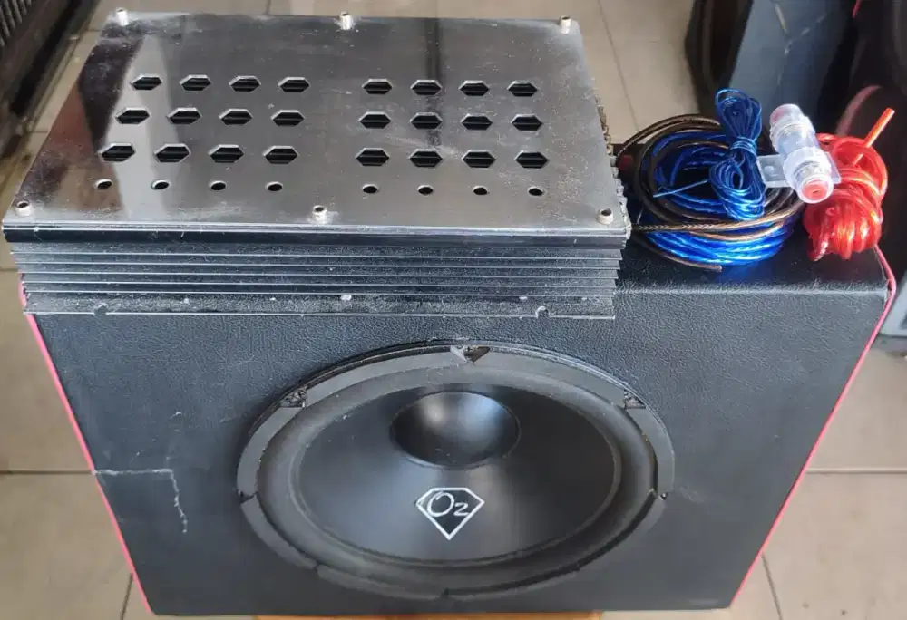 Audio Mobil Subwoofer 12, merk O2 + Power 4channel, di dps