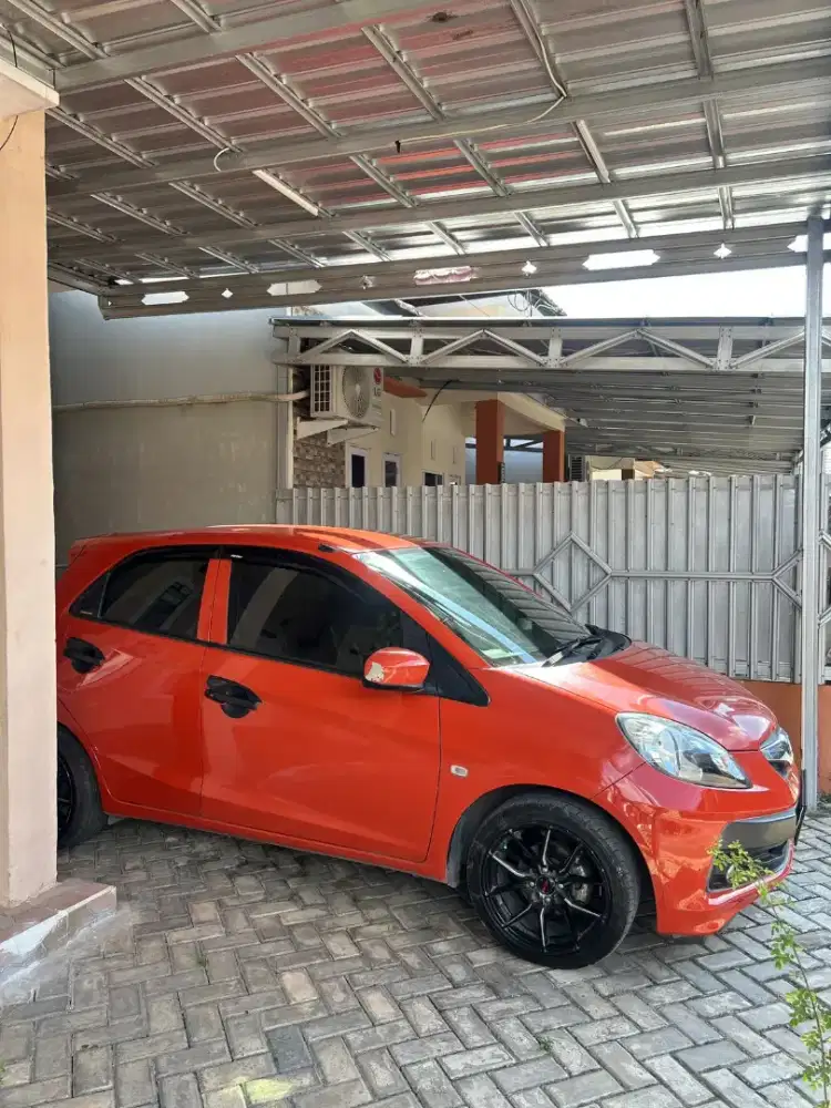Mobil brio 2015 bekas