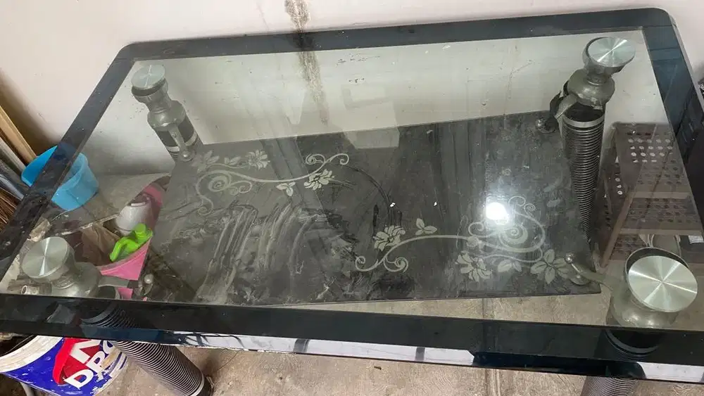 meja makan dijual 150.000