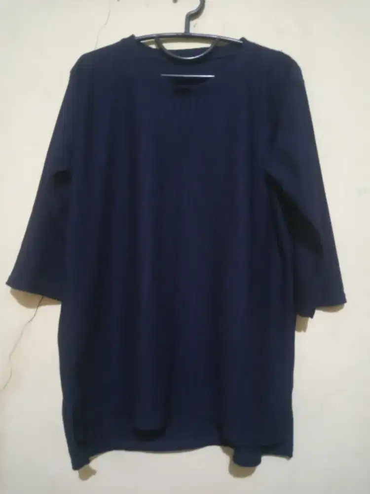 PRELOVED KAOS ATASAN WANITAN BAHAN KNIT HORNET TEBAL