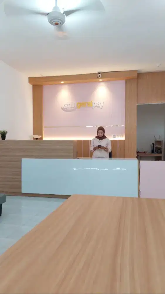 Jual murah meja kantor HPL bank,resepsionis,dll Lebar 3m+1m pintukoboi