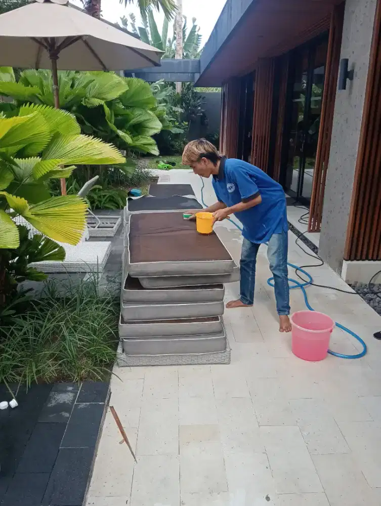 Jasa cuci sofa springbad dan poles lantai