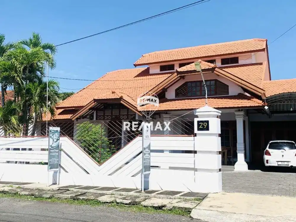 DIJUAL RUMAH GAYA CLASIC SIAP HUNI PUSAT KOTA - TAMAN BARU- BANYUWANGI