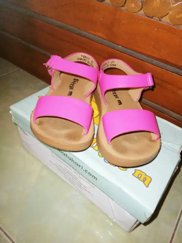 Sepatu sandal anak perempuan usia 1th