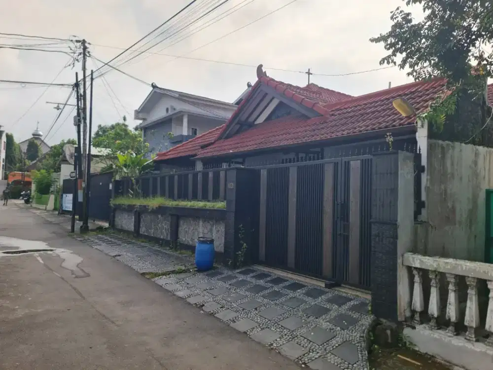 Dijual rumah mewah 2 lantai full furnishead dalam perumahan kawasan premium lokasi jakal dekat UII yogyakarta