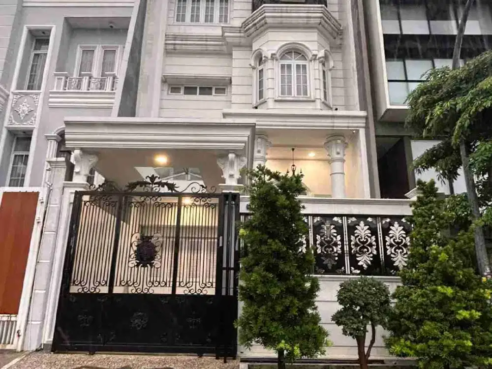 Rumah lux di Manyar PIK