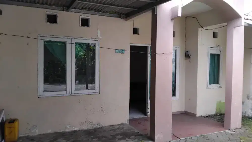 Disewakan cepat rumah dan kios lokasi strategia