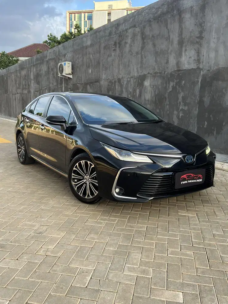Toyota corolla altis 1.8 hybrid AT 2020 hitam