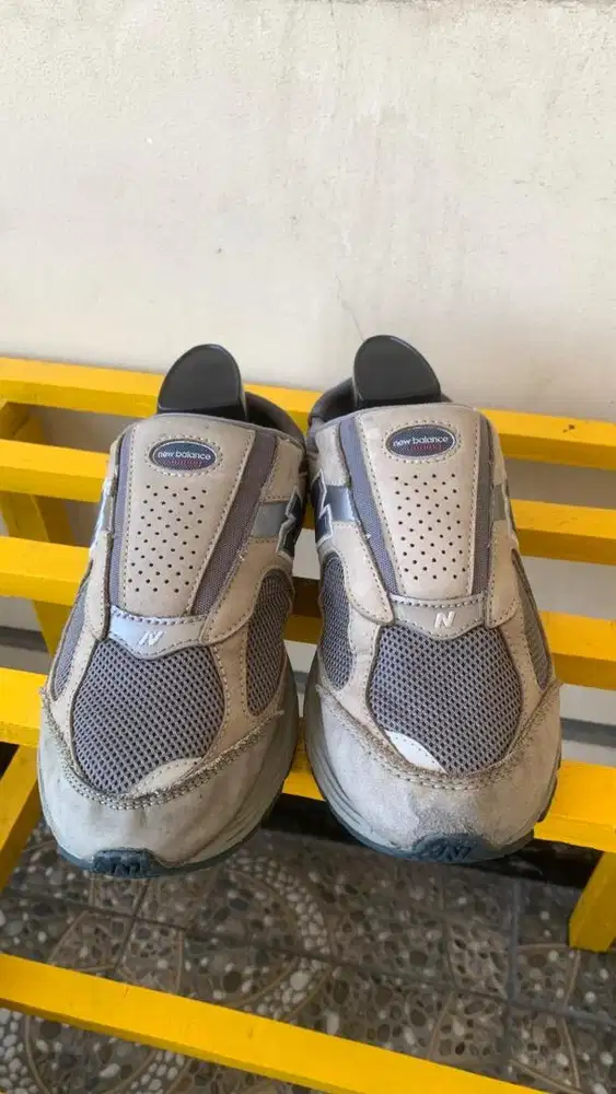 New balance 2002R light grey mule