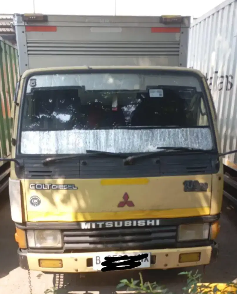 Dijual mobil truk bekas