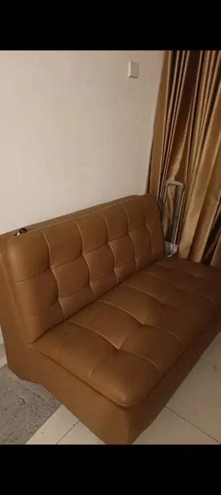 Di jual sofa kondisi msh bagus dan bersih  minus ga ada bantal nya