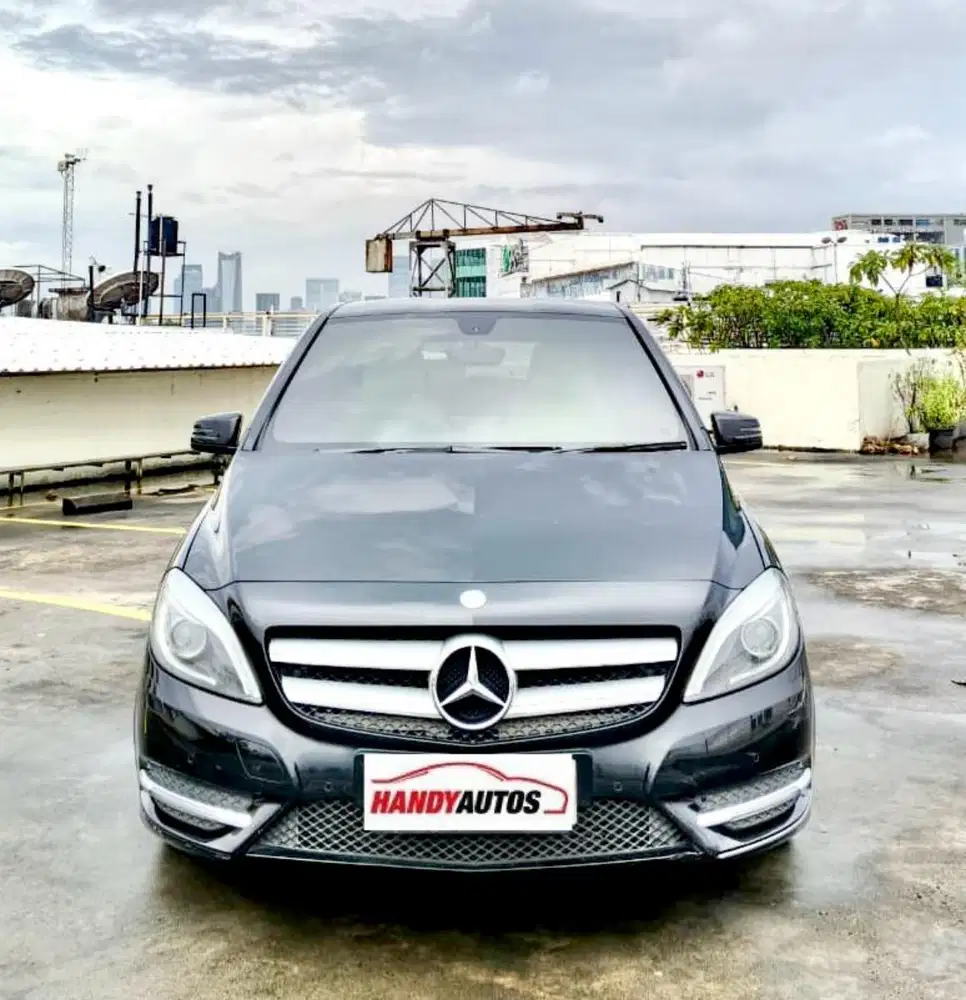 Mercedes Benz B200 Tahun 2012 Automatic Hitam metalik