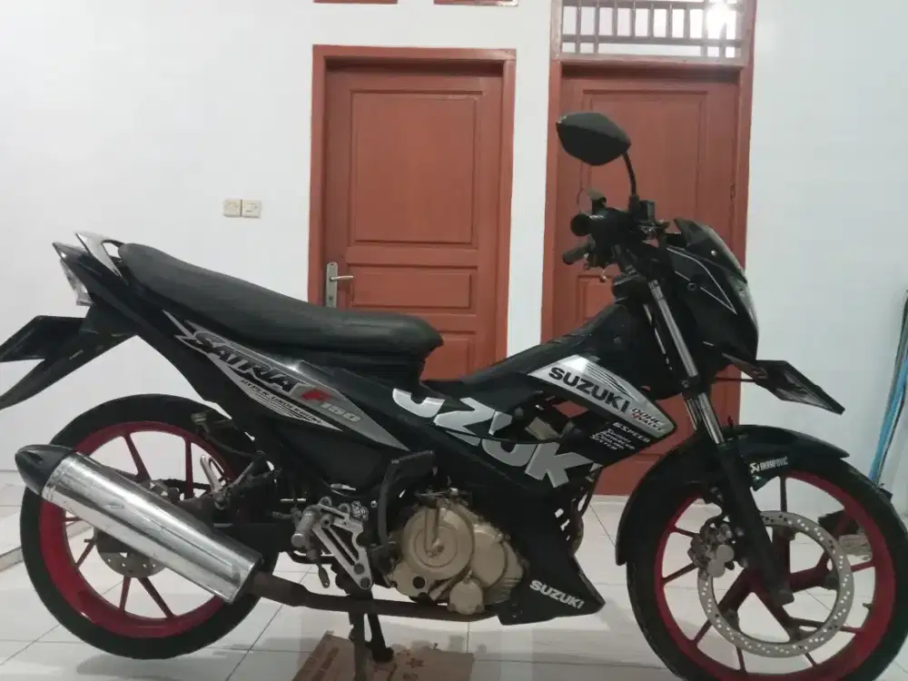 Suzuki satria fu 2015 plat A mesin halus body mulus surat kengkap