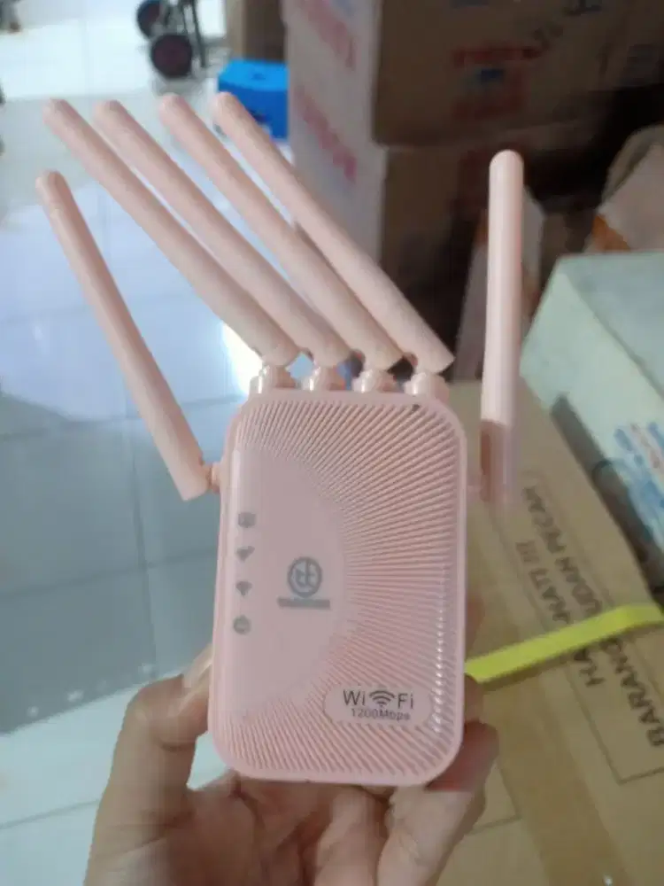 WIFI EXTENDER PINK