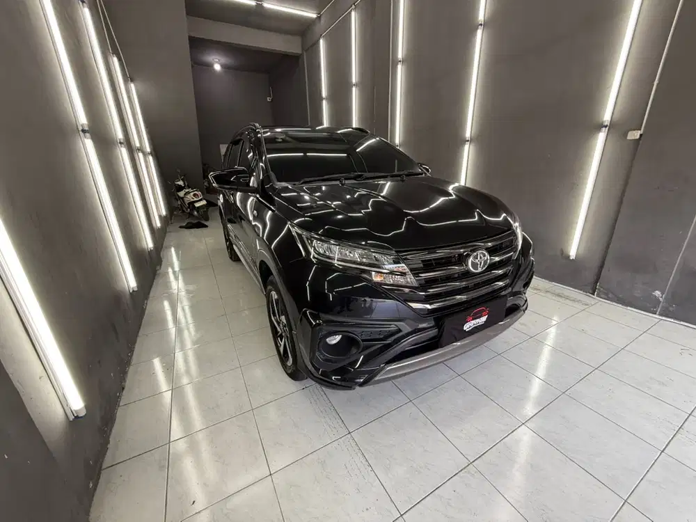 TOYOTA RUSH 1.5 GR M/T 2023 HITAM
