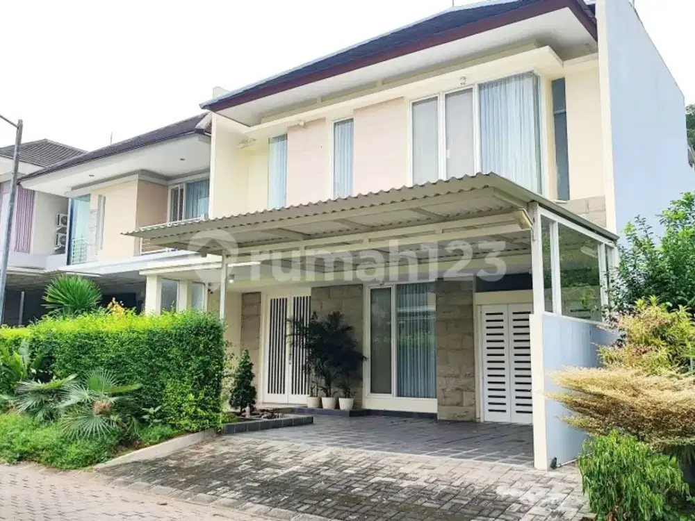 Dijual Rumah Cantik,Luas di Woodland Citraland , Siap Huni, Nego Langsung!