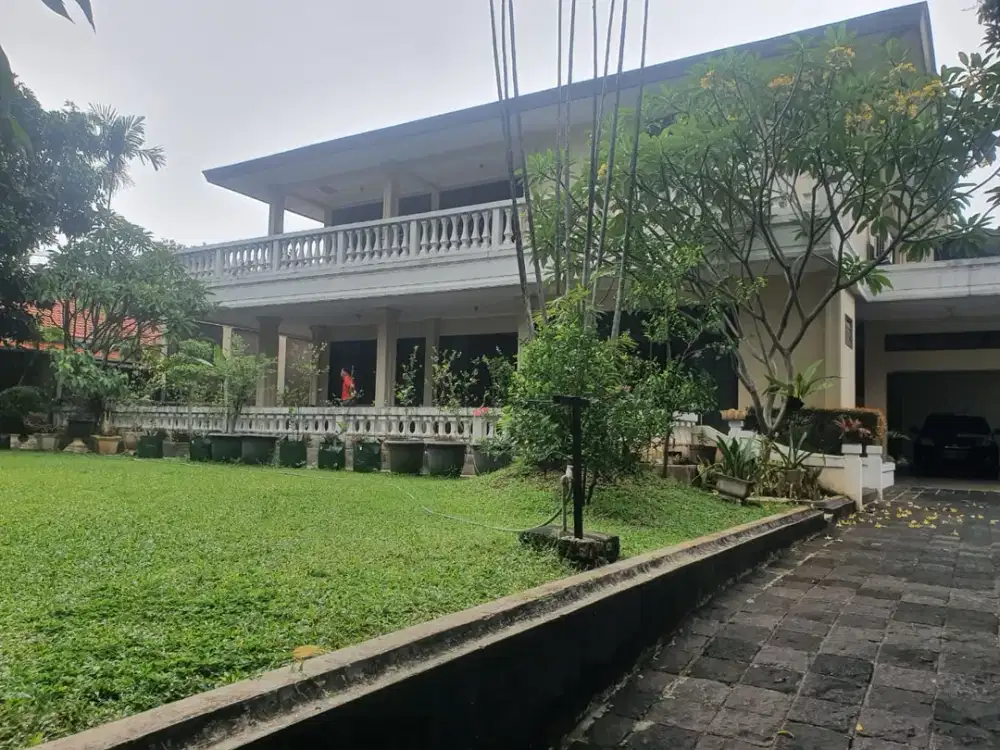 DIJUAL RUMAH MEWAH DI HAJI NAWI CIPETE JAKARTA SELATAN STRATEGIS DEKAT MRT