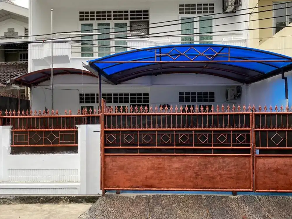 Rumah Depan Taman 2 Lantai di Sunter Paradise Tahap II Jakarta Utara