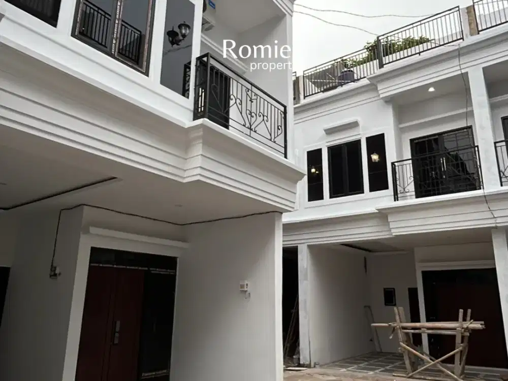 JUAL RUMAH BARU CANTIK 2,5 LANTAI KPR DP O% JAGAKARSA JAKARTA SELATAN