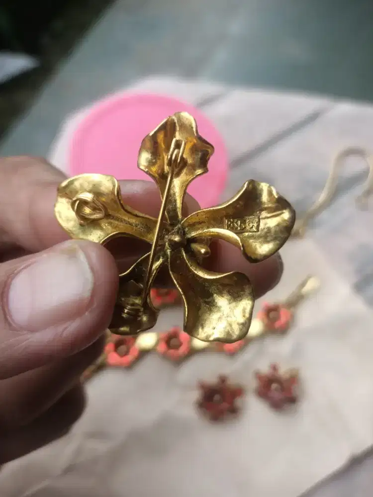 Vintage crown trifari red enamel demi